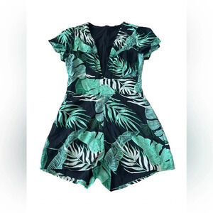 🌴✨‎ Revolve Tropical Leaf Print Romper Size Small ✨🌴
